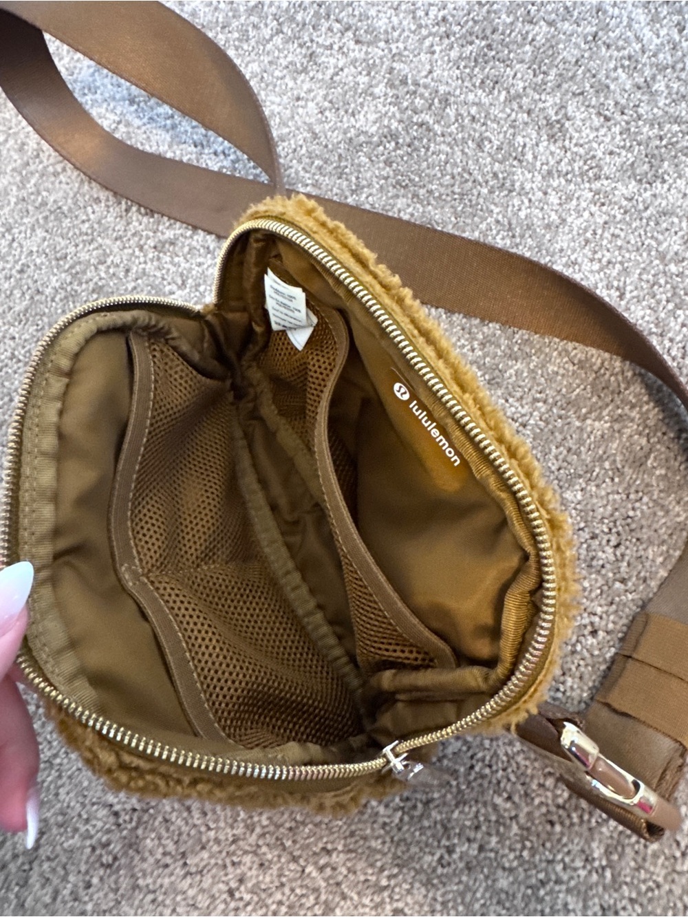 lululemon athletica Sherpa Brown Belt Bag - Picture 3 of 4